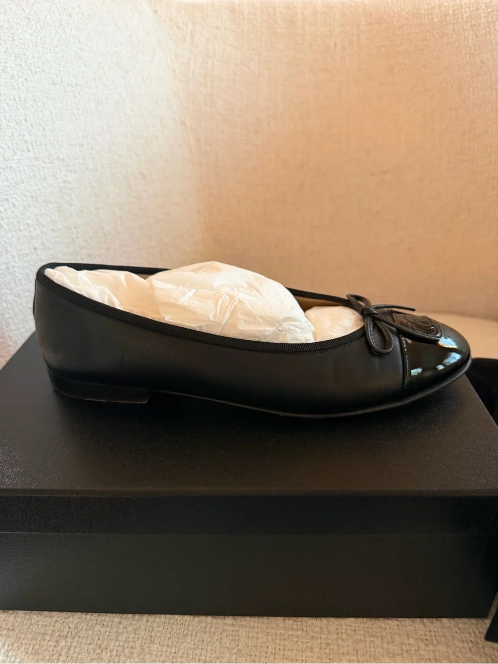 CHANEL Black Leather Ballet Flats with Patent Cap Toe